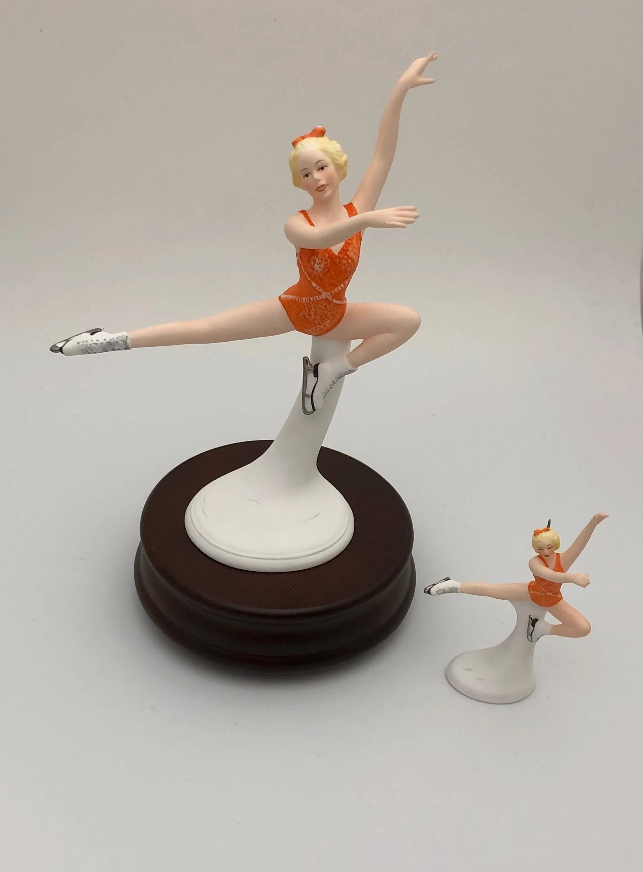 #937 Figurine