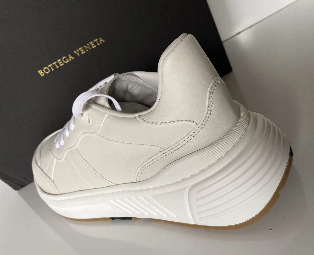 NIB $850 Bottega Veneta Men’s White Calf Leather Sneakers 11.5 US 565646 9117