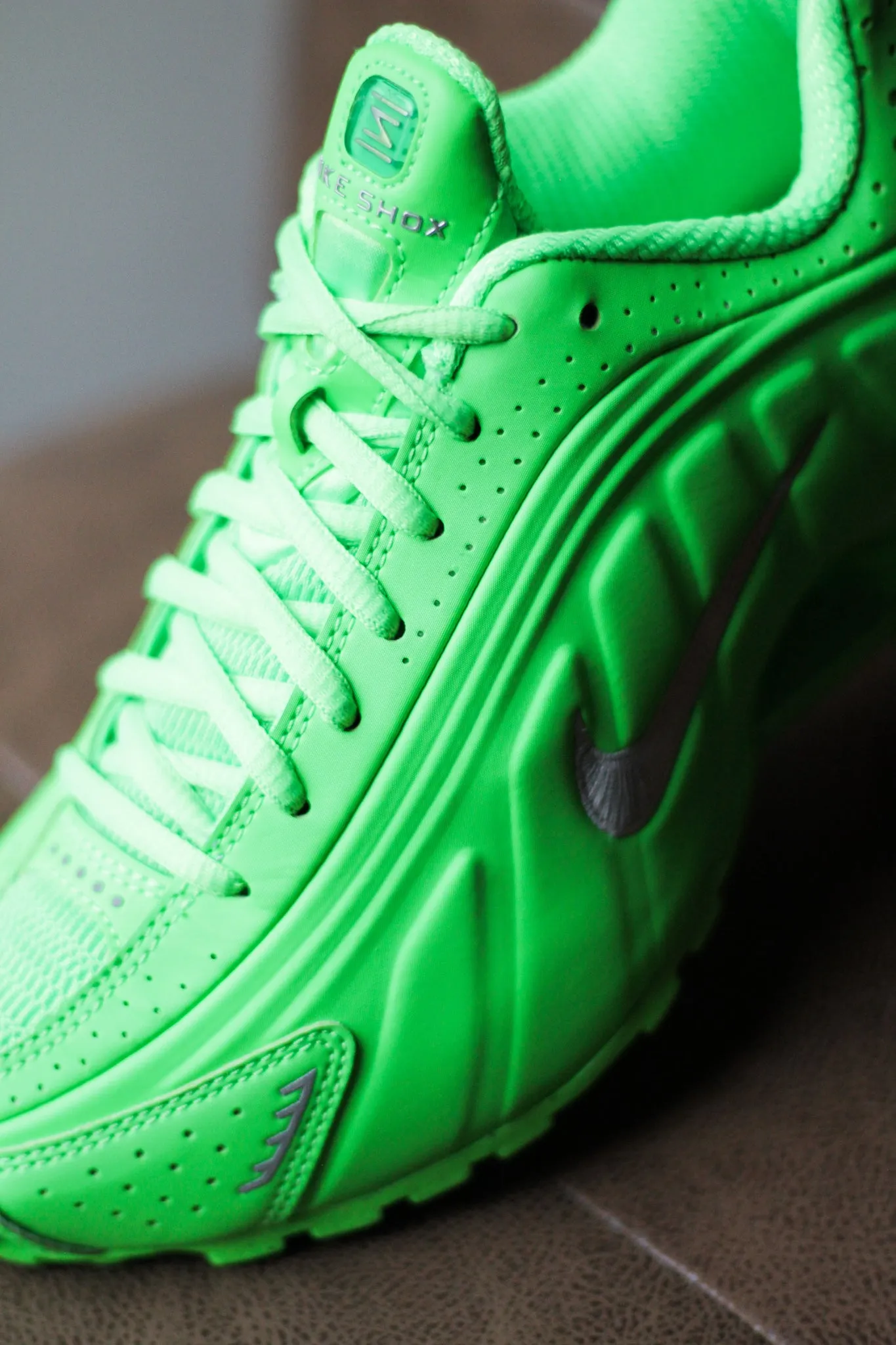 W SHOX R4 "GREEN STRIKE"